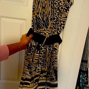 BCBG Max Azria size M dress with pockets.  like new